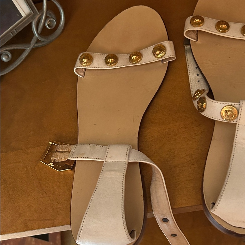Vero Cuoio Cream Sandals with Gold Medallion Accents